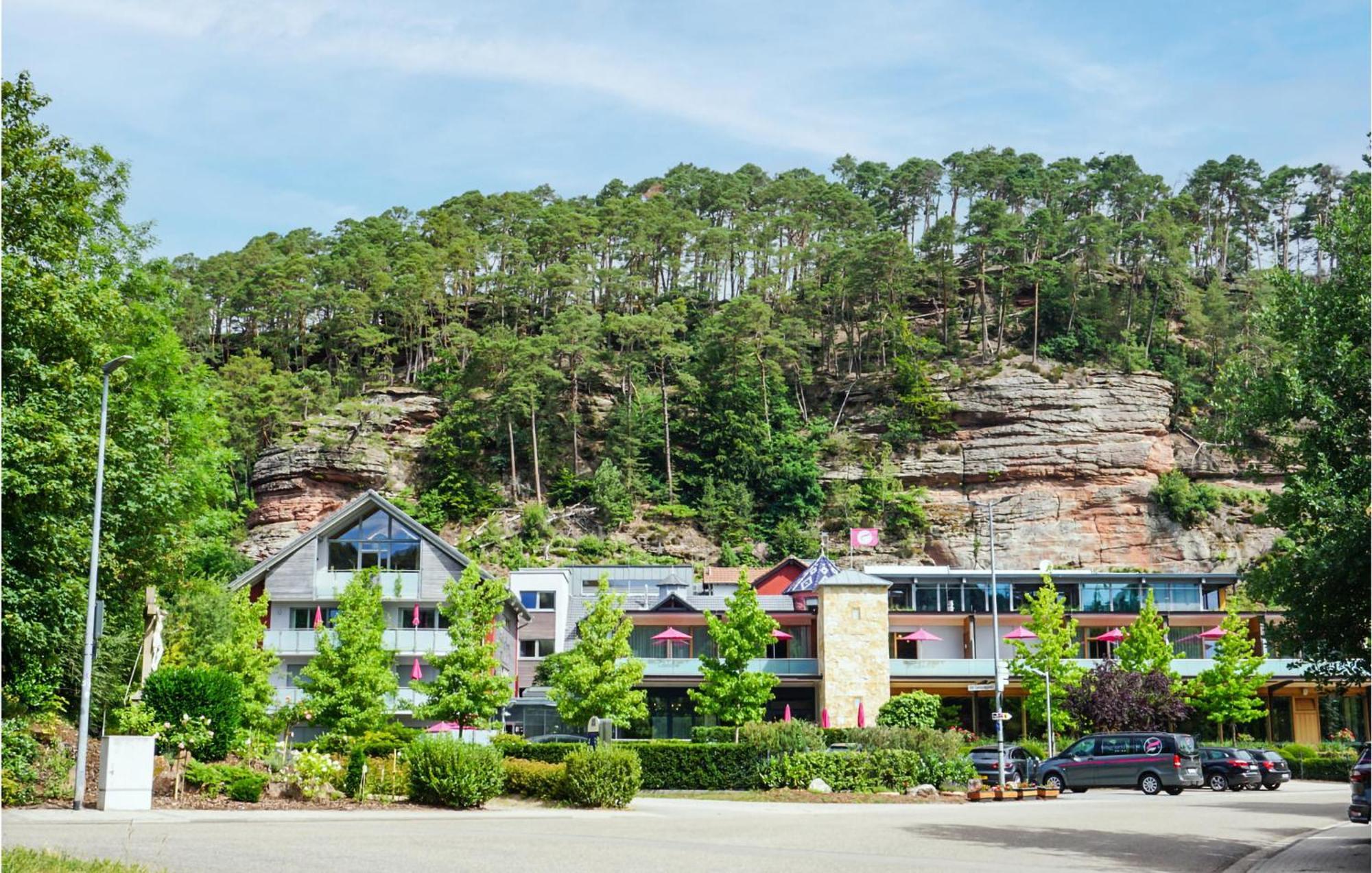 Awesome apartment in Hinterweidenthal with 2 Bedrooms&WiFi Exterior foto