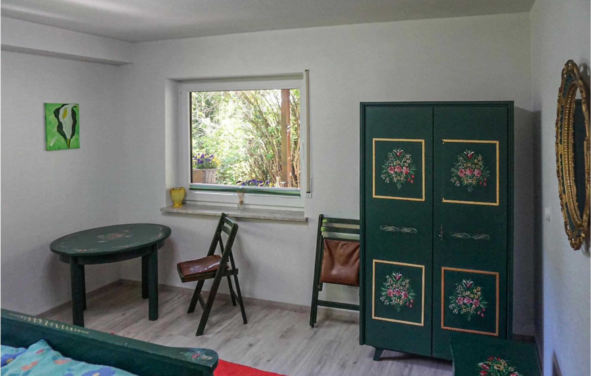 Awesome apartment in Hinterweidenthal with 2 Bedrooms&WiFi Exterior foto